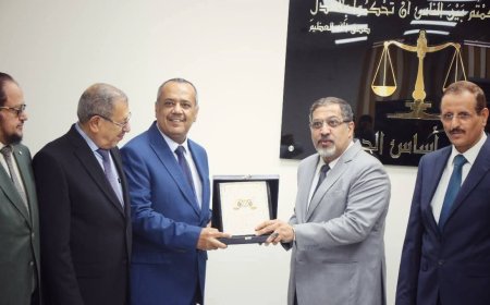 مراسم تسليم واستلام المهام بين أمين عام مجلس القضاء الأعلى السابق والحالي