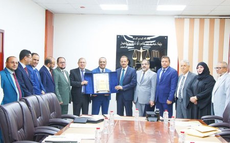 إجراء مراسم التسليم والاستلام بين أمين عام مجلس القضاء الأعلى السابق والحالي