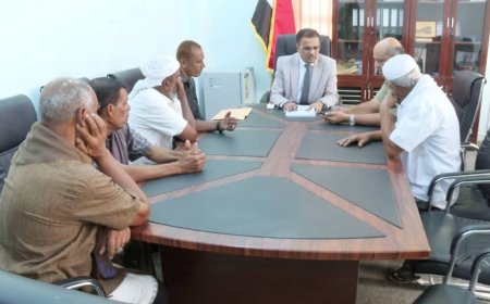 الأمين العام للمجلس المحلي بحضرموت يبحث احتياجات شريحة الصيادين بمدينة الريدة وأهمية إنشاء كاسر أمواج لحمايتهم خلال المتغيرات المناخية