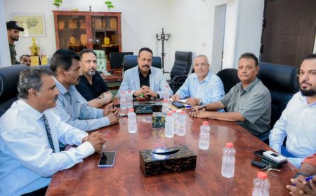 لجنة وزارية تتسلم مبنى صندوق صيانة الطرق والجسور بعدن
