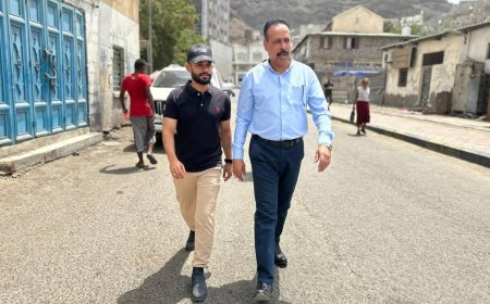 رئيس مجلس إدارة صندوق صيانة الطرق يتفقد عددًا من الشوارع الفرعية في مديرية صيرة بعدن