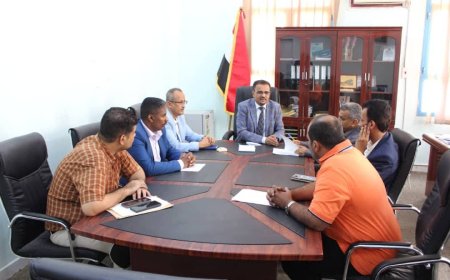 السلطة المحلية بحضرموت تعقد اجتماعًا طارئًا لمناقشة تدهور خدمة الكهرباء.. ومؤسسة الكهرباء تُعلن عن شبح ظلام دامس يهدد مدن الساحل خلال الساعات القادمة .. وتُطالب المتسببين بتحمّل المسؤولية تجاه المرضى والمجتمع