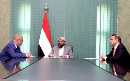 المحرّمي يناقش مع الوزير باذيب استراتيجية تطوير الأداء المؤسسي في قطاعي التخطيط والاتصالات