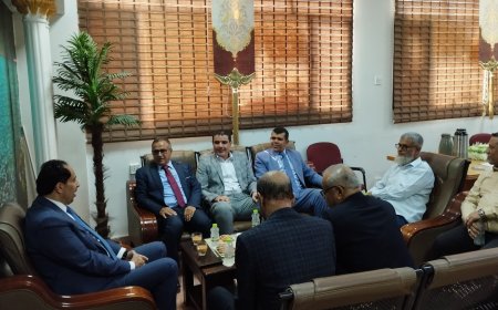 وزير الشباب والرياضة يزور كلية طب الأسنان بجامعة عدن ويشيد بخططها التطويرية