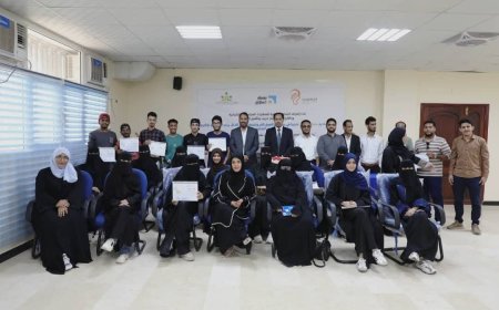 الوزير البكري يكّرم المشاركين في دورة "مفاهيم العمل الحر وتنمية مصادر الدخل"