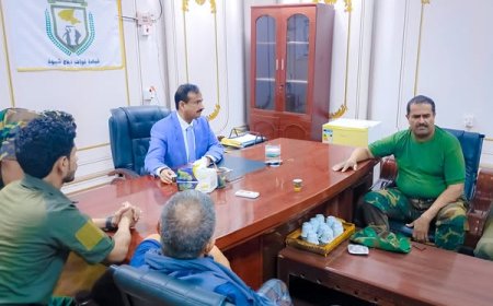 المحافظ بن الوزير يتفقد القيادة العامة لقوات دفاع شبوة