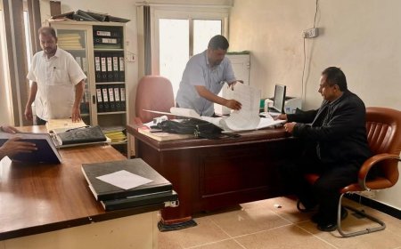 رئيس نيابة استئناف المهرة يتفقد سير العمل في نيابة الغيضة والنيابة الجزائية ويشيد بالجهود المبذولة