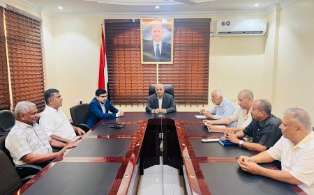 وزير المياه يوقع اتفاقية مشروع تعزيز خدمات المياه والصرف الصحي ويلتقي وفد الصليب الأحمر