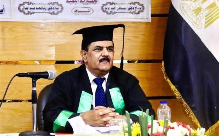 ضباط الدفعة 12 كلية عسكرية بعدن يهنئون وزير الدفاع الداعري لنيله شهادة الدكتوراة بامتياز