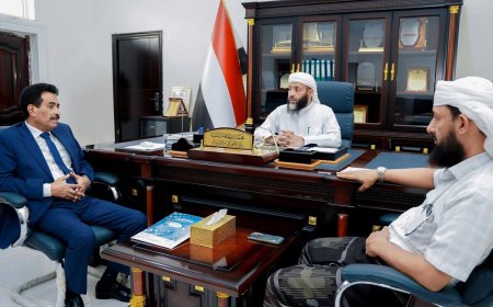 معالي وزير الأوقاف والإرشاد يستقبل سفير بلادنا لدى إندونيسيا ويبحث معه جهود التنسيق المشترك