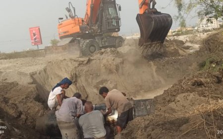 فرق مؤسسة المياه تنهي إصلاح كسر في خط المياه الرئيسي القادم من حق بئر ناصر