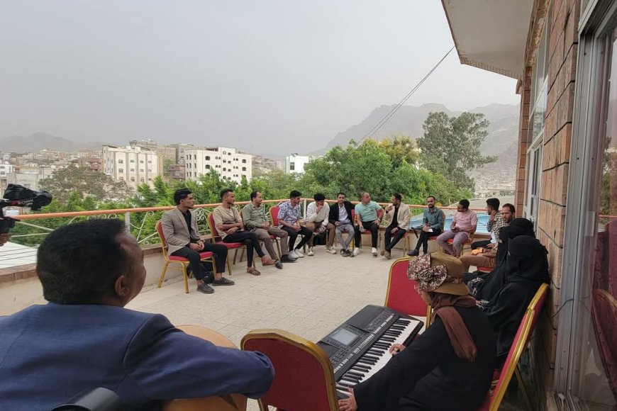 كورال تعز يحتفي بيوم الأغنية اليمنية