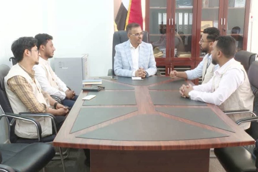 الأمين العام لمحلي حضرموت يناقش التدخلات التنموية للمؤسسة الطبية الميدانية ويشيد بمشاريعها النوعية