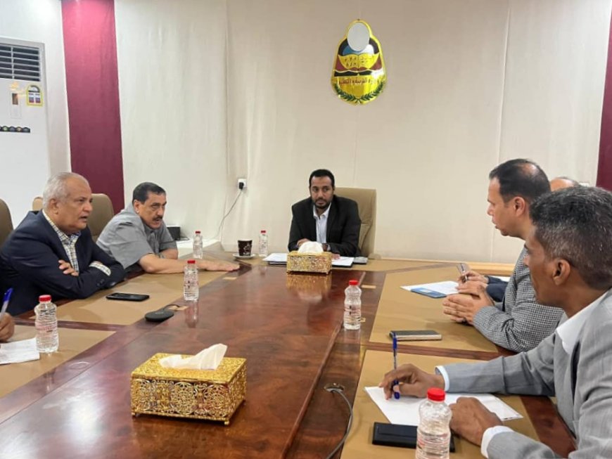 وزير التربية يلتقي مدير أمن عدن لمناقشة التعاون والعمل المشترك 