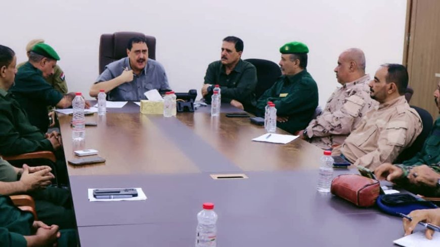 اللواء الشعيبي يترأس اجتماعًا أمنيًا لمناقشة جهود تعزيز أداء مراكز الشرطة بالعاصمة عدن.
