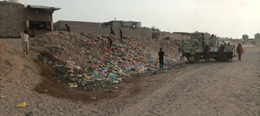 الحديدة.. حملة بيئية متواصلة في الخوخة لتحسين النظافة والحد من المخاطر الصحية