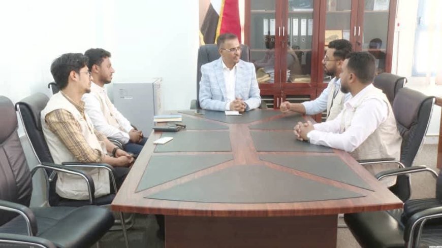 الأمين العام لمحلي حضرموت يناقش التدخلات التنموية للمؤسسة الطبية الميدانية ويشيد بمشاريعها النوعية