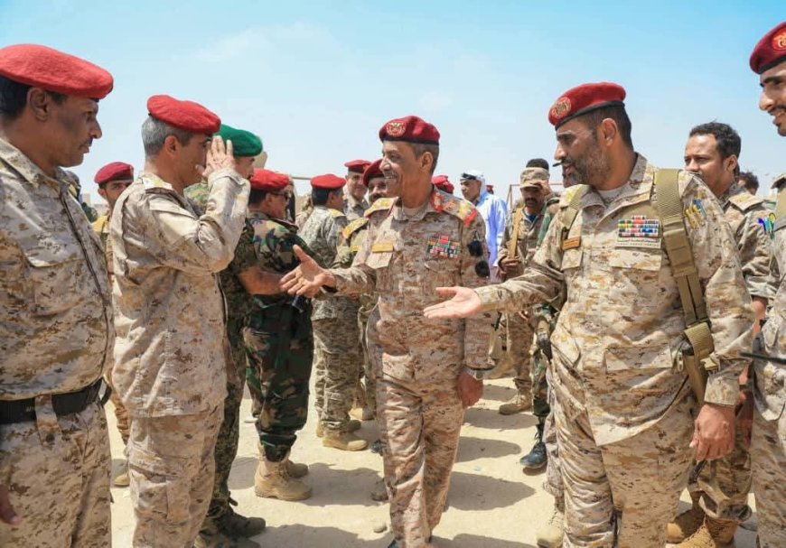 قائد المنطقة العسكرية الثانية يصل مدينة "الغيضة" للوقوف على تطورات الأوضاع الأمنية والعسكرية فيها
