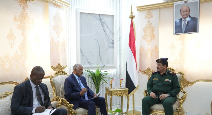 وزير الداخلية يلتقي السفير السوداني لتعزيز التعاون الأمني بين البلدين