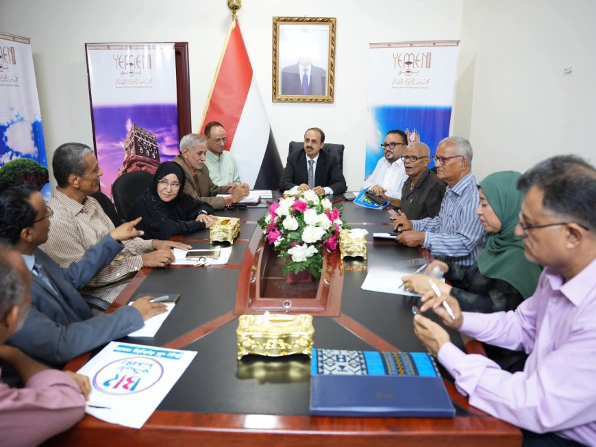 الإرياني يجتمع بالقيادات الثقافية والفنية لمناقشة الفعاليات المصاحبة لمهرجان شتاء عدن الثاني