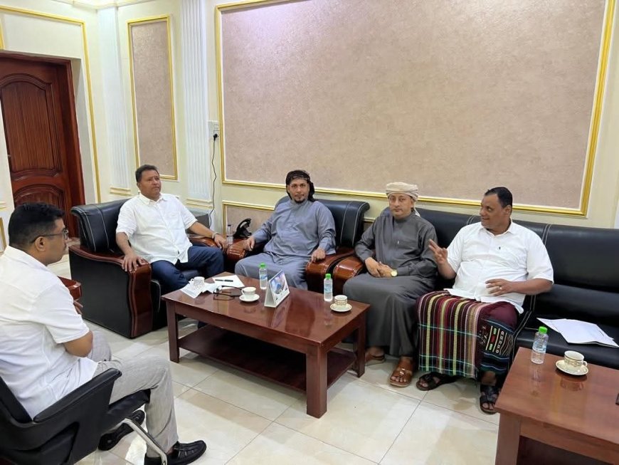 النائب العام يلتقي محافظ سقطرى لبحث التعاون المشترك وتعزيز سيادة القانون في الأرخبيل