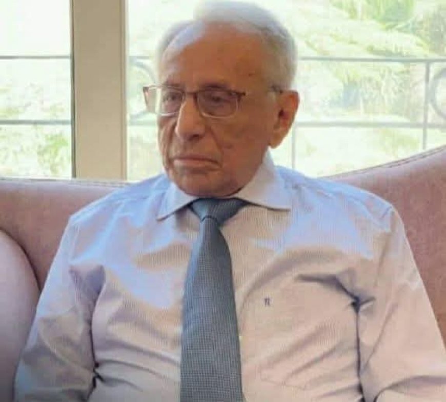 مدير عام صيرة يعزي أسرة بازرعة في وفاة رجل الأعمال الحاج أبوبكر بازرعة
