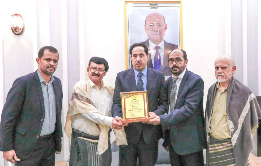 وزير الشباب والرياضة يستقبل رئيس نادي الطليعة بشبوة