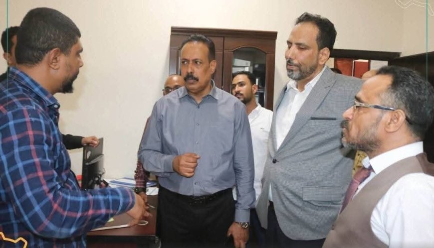 رئيس مجلس إدارة صندوق صيانة الطرق يبدأ مباشرة مهامه من مبنى الإدارة العامة بعدن