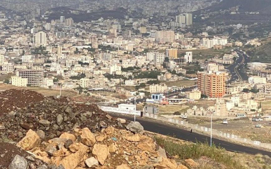 العثور على جثة شاب مفصولة الرأس مدفونة تحت صبة إسمنتية في صنعاء