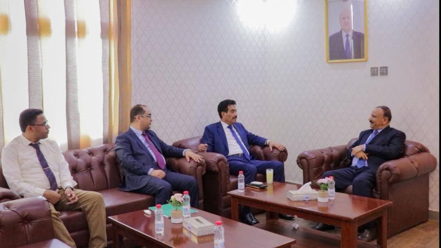 وزير النقل يلتقي سفير بلادنا لدى إندونيسيا ويبحث مع محافظ سقطرى أوضاع قطاعات النقل بالمحافظة