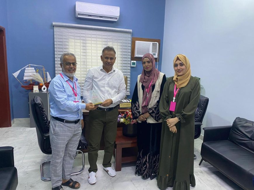 المؤسسة الوطنية لمكافحة السرطان بعدن تكرم مأمور مديرية المعلا تقديرًا لجهوده في دعم مرضى السرطان