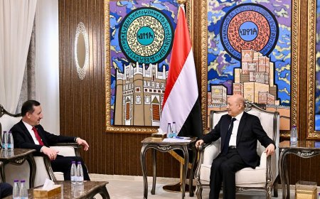 رئيس مجلس القيادة يستقبل سفير جمهورية تركيا