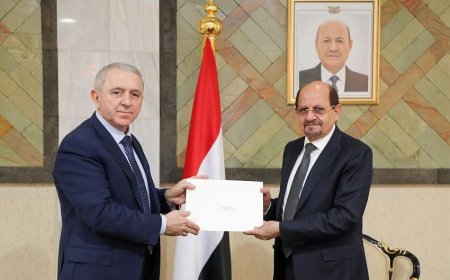 وزير الخارجية وشؤون المغتربين يستقبل سفير جمهورية أذربيجان
