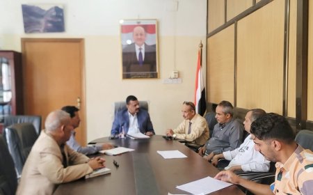 اجتماع لمناقشة وبحث سبل تعزيز التعاون المشترك لتنفيذ الخطط التنموية في المحافظة