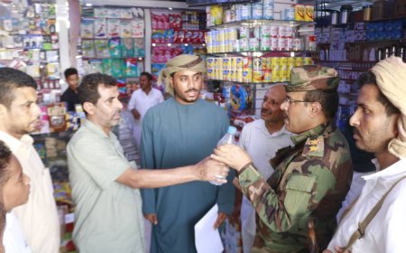 المهرة..نزول ميداني لمدير عام المديرية لضبط أسعار المنتجات في الأسواق المحلية