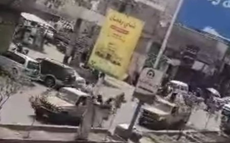 تعز.. مسلحون على متن أطقم عسكرية يعتدون على محكمة ويختطفون ضابط أمنها