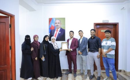 اتحاد طلاب جامعة عدن يزور رئيس هيئة الشباب ويكرم رئيس دائرة المرأة في الأمانة العامة لهيئة رئاسة الانتقالي