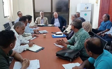 اجتماع مكتب الصحة بعدن يناقش آلية ضبط تسعيرة الأدوية والمستلزمات الطبية في المحافظة