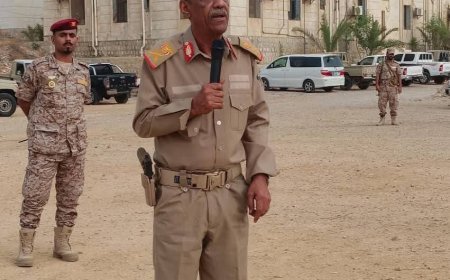 قائد المنطقة العسكرية الثانية يلتقي قوة التدخل السريع ويحذر من مخطط حوثي لاستهداف ساحل حضرموت والنخبة الحضرمية