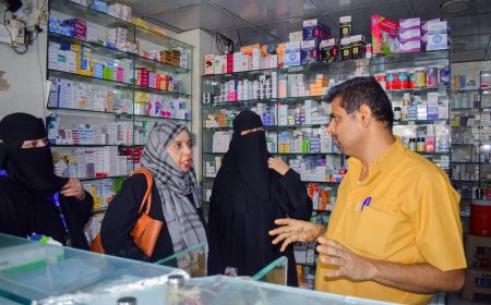 عدن.. مكتب صحة صيرة ينفذ حملة ميدانية لضبط أسعار الأدوية في الصيدليات