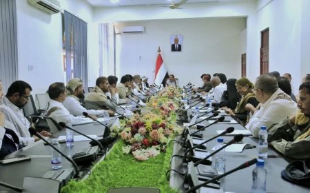 تنفيذي مأرب يتخذ عدداً من القرارات لتعزيز ضبط سوق الصرف واسعار السلع والمنتجات