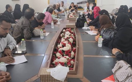 خلال ترأسه إجتماعاً بمدراء المدارس الحكومية والأهلية..مدير عام المنصورة يشدد على ضرورة إعادة النظر لرسوم المدارس الخاصة والتعامل بالعملة المحلية