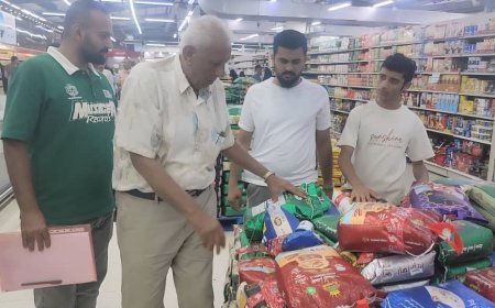 والذي أسفرت اليوم عن إغلاق ( 2 ) من المراكز الإستهلاكية الكبيرة بالمديرية..مدير عام المنصورة يؤكد على إستمرار حملة الرقابة وضبط أسعار المواد الغذائية