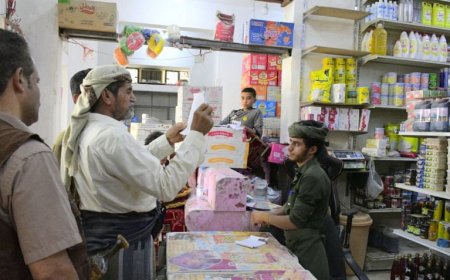 السلطة المحلية بمديرية حريب تواصل حملات ضبط المخالفين والمتلاعبين بالأسعار