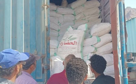 مكتب الصناعة بخور مكسر يضبط 487 كيس دقيق منتهي الصلاحية