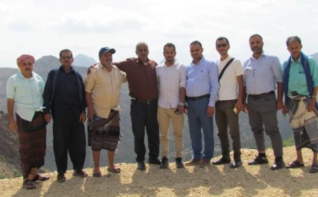 فريق هندسي من برنامج تنمية الطرق الريفية يزور عدن حمادة بالضالع ويجري المسح الأولي للطريق