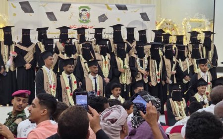 بدعم الشاب "باقس".. الاحتفاء بتخرج دفعة الشهيد القائد عبداللطيف السيد من جامعة أبين