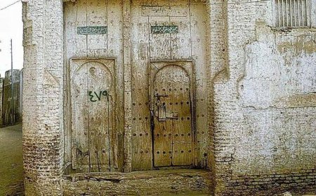 الحوثيون يدمّرون معالم ثقافية وتاريخية في الحديدة ويحوّلونها إلى محلات تجارية