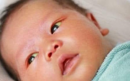 تعز..تزايد حالات العثور على أطفال حديثي الولادة أمام المساجد و قرب مكبات النفايات