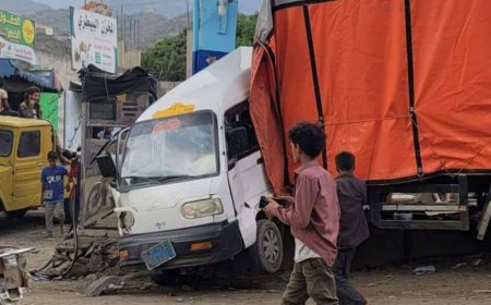 تعز .حادث مروري بسوق الأحد في المواسط يخلف إصابات بين المواطنين